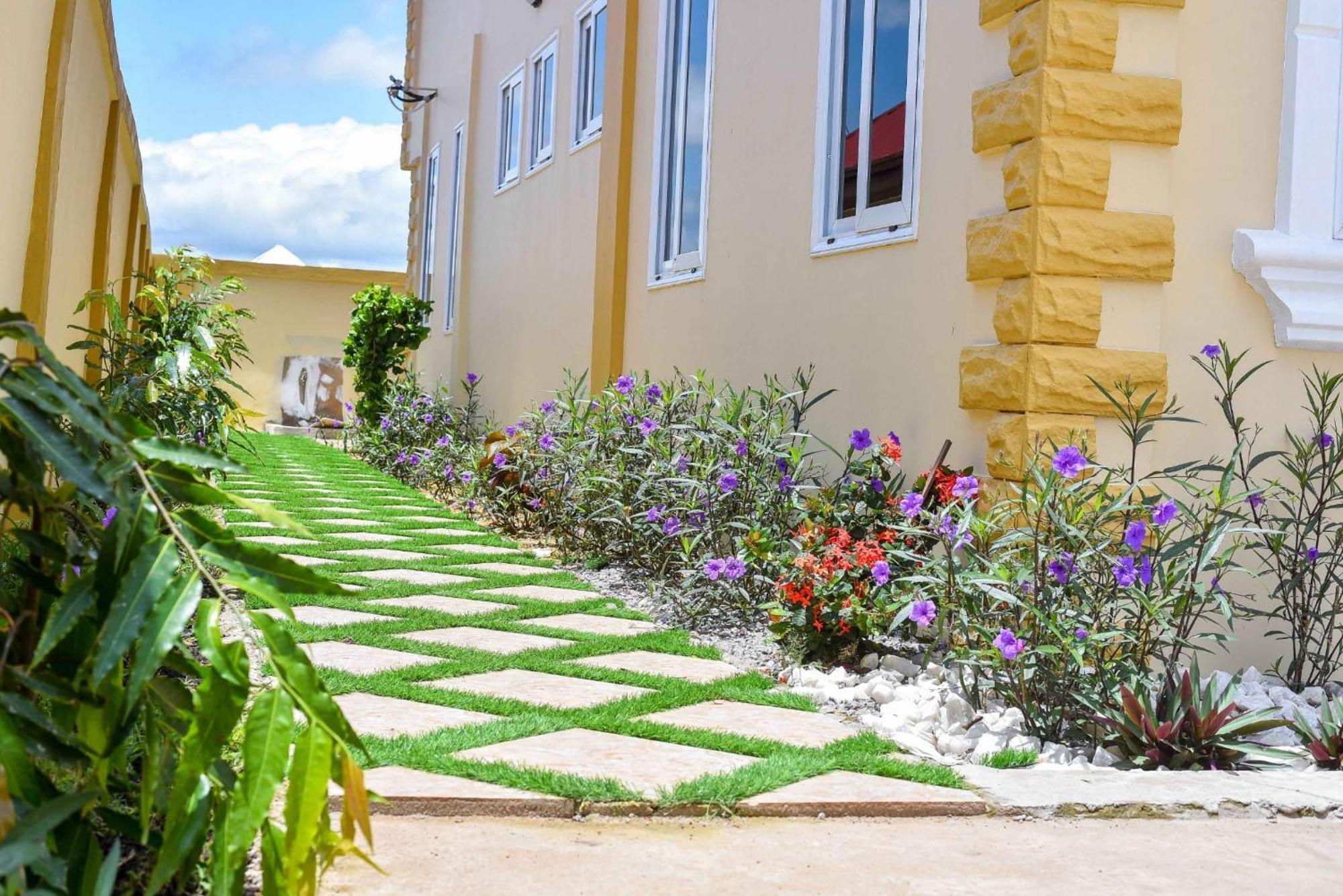 Seyramz Palace - Free Airport Pick Up - High Speed Starlink Wifi - Car Rental Tamale Esterno foto